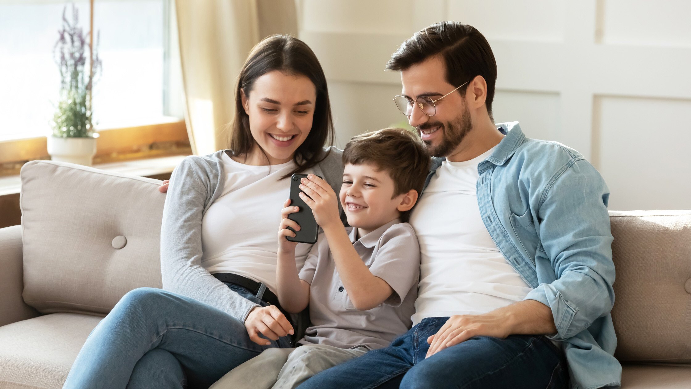 Connecting with your community: How SMS messaging strengthens parent engagement in 2025